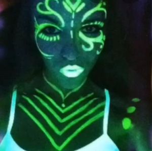 DISCO GLOW glow in the dark pencil make-up set